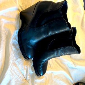 LIKE NEW Sz 9 MK Black Leather Boots!!